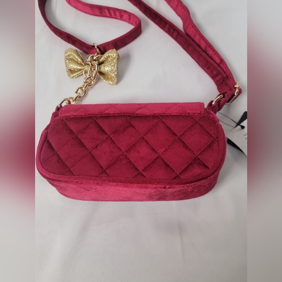 Bioworld Disney Minnie Mouse Burgandy Quilted Crossbody Bag with Gold Bow - Picture 8 of 9